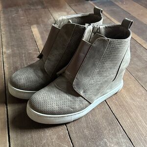 Athlefit women’s wedges brown and white size 9